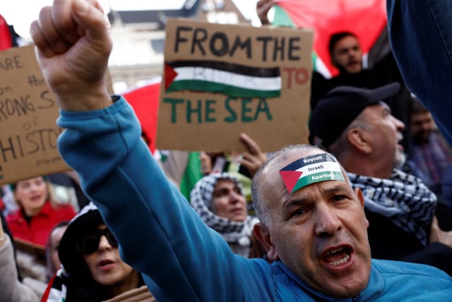  People take part in a demonstration in support of Palestinians, in Amsterdam, Netherlands October 15, 2023.  (photo credit: REUTERS/PIROSCHKA VAN DE WOUW)