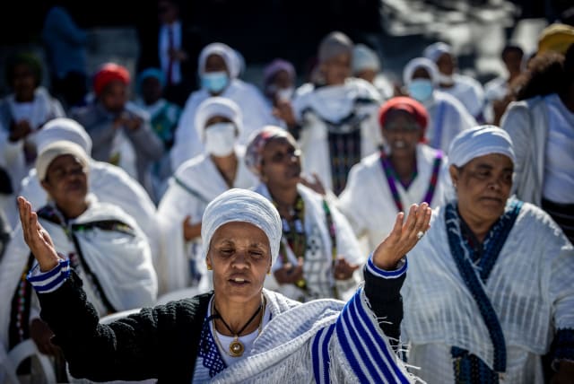  Thousands of Ethiopian Jews take part in a prayer of the Sigd holiday on the Armon Hanatziv Promenade overlooking Jerusalem on November 23, 2022. The prayer is performed by Ethiopian Jews every year to celebrate their community's connection and commitment to Israel.  (photo credit: YONATAN SINDEL/FLASH90)