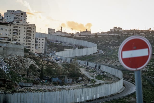  View of a section of Israel's separation wall as it seen from the Jewish neighborhood of Pisgat Ze'ev, in Jerusalem, on January 12, 2023.  (photo credit: JAMAL AWAD/FLASH90)