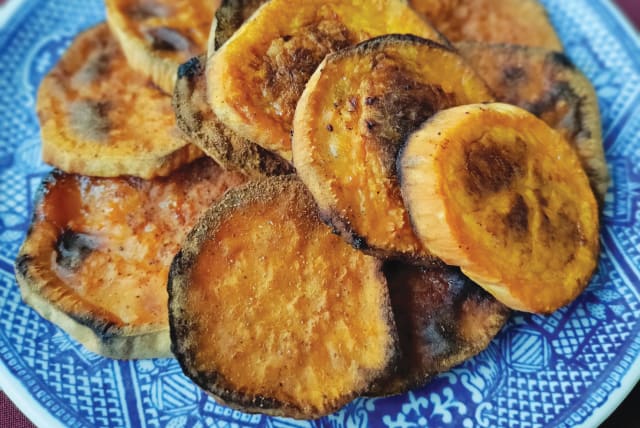  Cinnamon sweet potatoes (photo credit: HENNY SHOR)