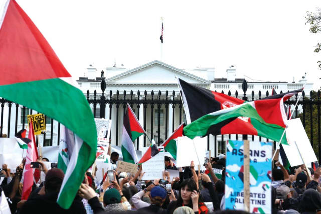 Pro-Palestinian Protest Outside the White House (photo credit: REUTERS)