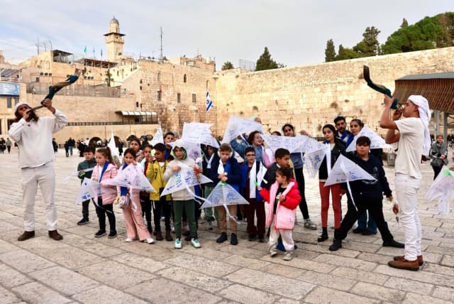 Israeli children fly kites in the Western Wall on November 19, 2023 (photo credit: THE GINOGLI MUNICIPAL CENTER OF THE CULTURE AND ARTS DEPARTMENT OF THE JERUSALEM MUNICIPALITY,)