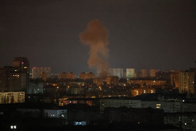  Smoke rises in the sky over the city after a Russian drone strike, amid Russia's attack on Ukraine, in Kyiv, Ukraine November 25, 2023. (photo credit: REUTERS/GLEB GARANICH)
