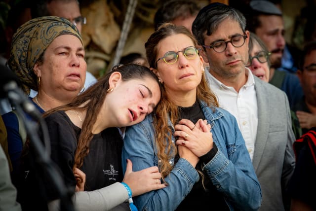  Family and friends of First Class (res.) Ben Zussman mourn at his funeral at the Mount Herzl Military Cemetery in Jerusalem on December 4, 2023, he was killed during a ground operation in the Gaza Strip.  (photo credit: ARIE LEIB ABRAMS/FLASH 90)