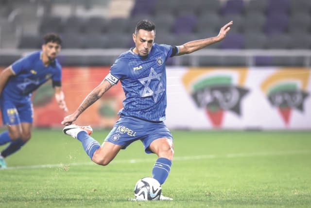  ERAN ZAHAVI once again came to the rescue for Maccabi Tel Aviv, scoring the game-winning goal on a second-half penalty in the yellow-and-blue's 2-1 victory over Maccabi Netanya. (photo credit: MACCABI TEL AVIV/COURTESY)