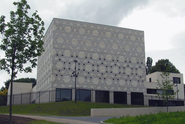  The new Bochum Synagogue, opened in 2007 (photo credit: Maschinenjunge/Wikimedia Commons)