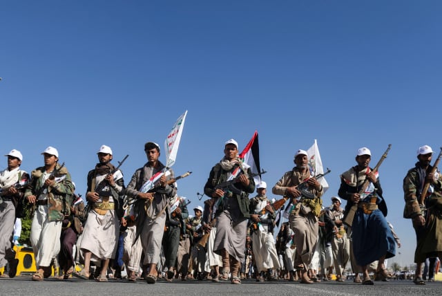  Newly recruited fighters who joined a Houthi military force intended to be sent to fight in support of the Palestinians in the Gaza Strip, march during a parade in Sanaa, Yemen December 2, 2023.