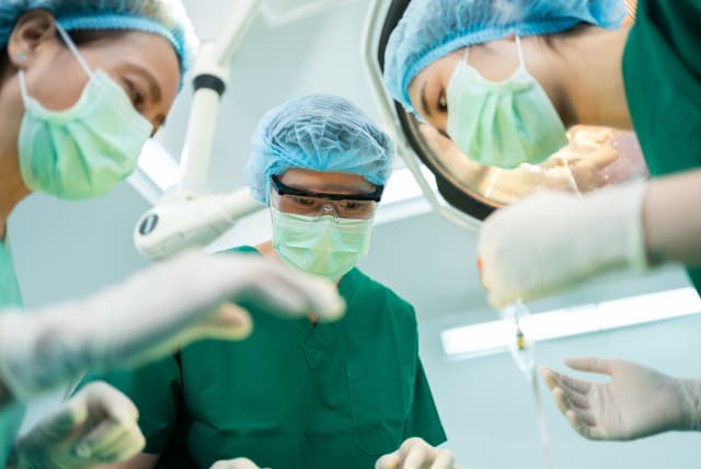  Surgeons in operating room (illustrative). (photo credit: INGIMAGE)