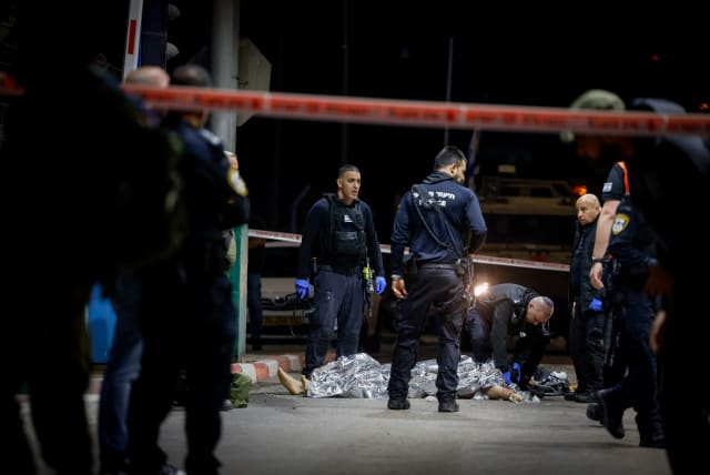  Police and security personnel at the scene of a stabbing attack at a checkpoint, near Jerusalem, December 28, 2023 (photo credit: Chaim Goldberg/Flash90)