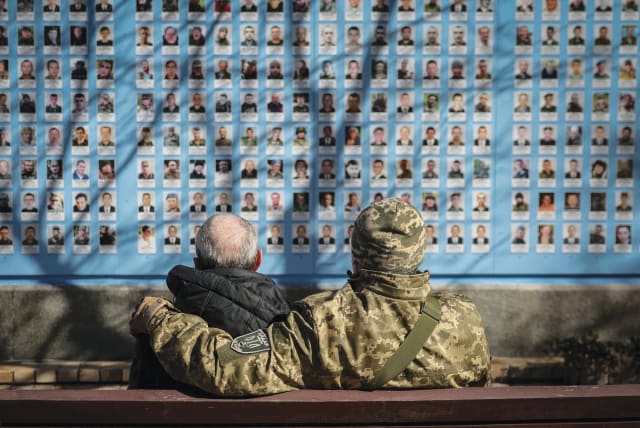  PAYING TRIBUTE to fallen Ukrainian servicemen at the Wall of Remembrance. (photo credit: GLEB GARANICH/REUTERS)