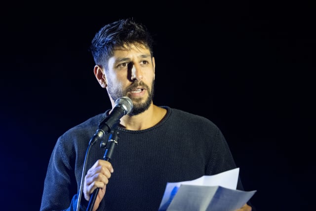  Israeli singer-songwriter Idan Amedi speaks during a protest of Right-wing demonstrators against the Israeli government's planned judicial overhaul, in Jerusalem, on March 11, 2023 (photo credit: YONATAN SINDEL/FLASH90)
