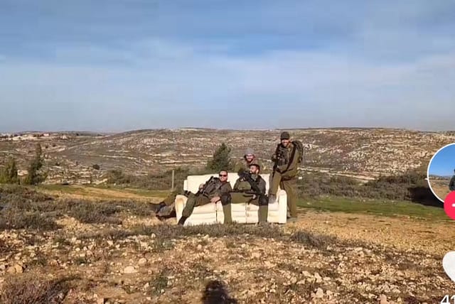  Tik Tok video of IDF soldiers imitating "Friends" introduction. (photo credit: SCREENSHOT ACCORDING TO 27A OF COPYRIGHT ACT)