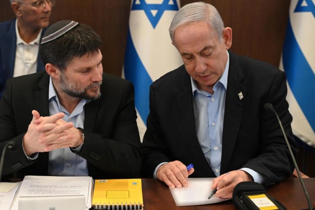  Finance Minister Bezalel Smotrich and Prime Minister Benjamin Netanyahu at the cabinet meeting. January 15, 2024.   (photo credit: HAIM ZACH/GPO)