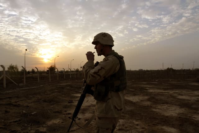 US soldier guarding US army base in Iraq.   (photo credit: REUTERS/ZOHRA BENSEMRA)