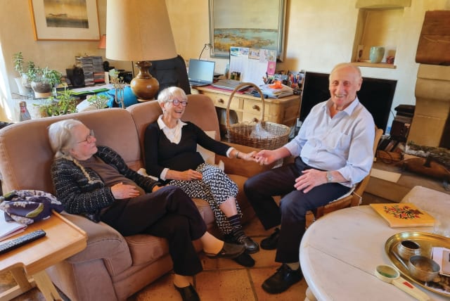  HOLOCAUST SURVIVOR Pinchas Ronen with the daughters of French Righteous Among the Nations Inductee Germaine Chesnau, who saved him. (photo credit: DUDI RONEN)