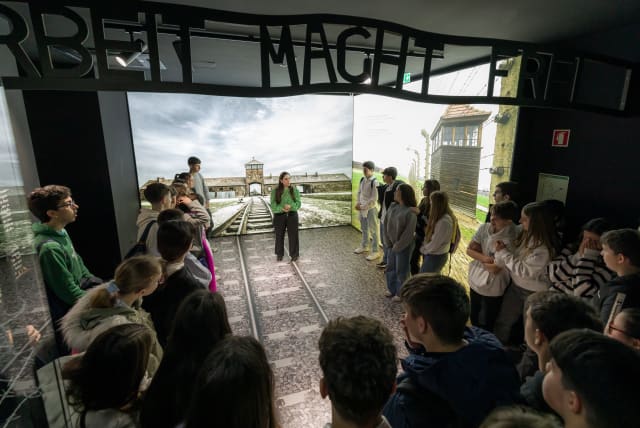   Portuguese teenagers visit the Holocaust museum of the Jewish community in Porto on to mark International Holocaust Day  (photo credit: CIP/CJP - BIZARRO)