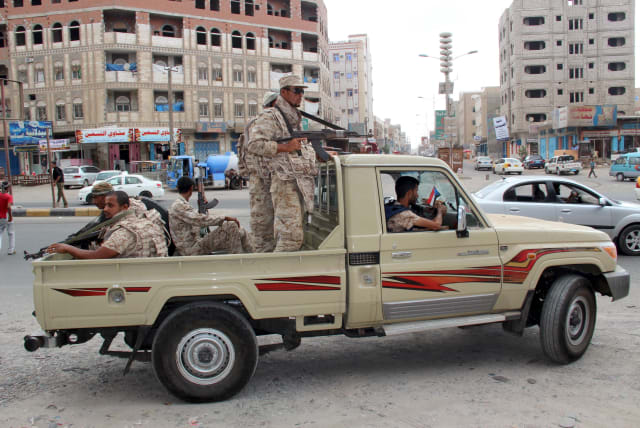  Yemeni army soldiers patrol a street in Mansoura district of Yemen's southern port city of Aden March 30, 2016. (photo credit: FAWAZ SALMAN/REUTERS)