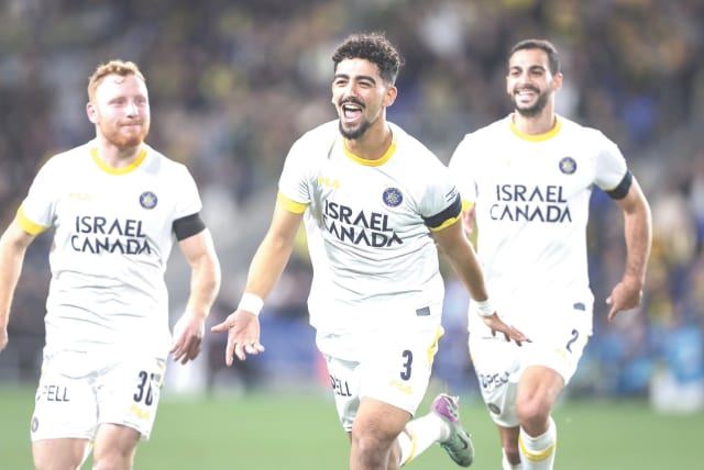  MACCABI TEL AVIV’S Roy Revivo (center) celebrates after scoring the yellow-and-blue’s second goal in their 5-1 road victory over Maccabi Netanya. (photo credit: MACCABI TEL AVIV/COURTESY)