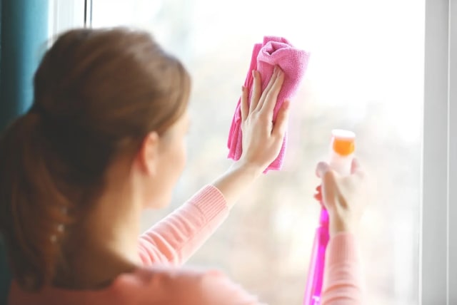  The most complicated cleaning task at home is without a doubt cleaning the windows, we set out to test an innovative and promising product /  (photo credit: SHUTTERSTOCK)