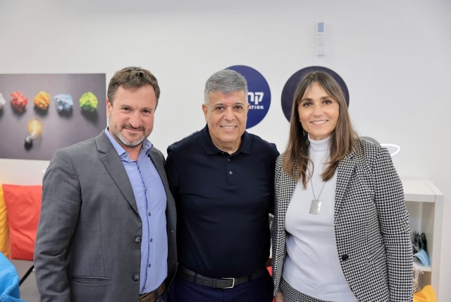  (R to L) Michal Cohen, CEO Rashi Foundation; Yitzhak Danino, Mayor of Ofakim; and Oren Sagi, CEO Cisco Israel, at the Magnet youth center in Ofakim (photo credit: Oz Schecter)