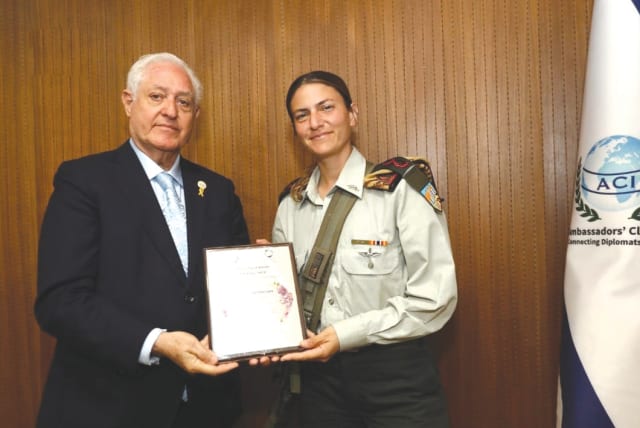  YITZHAK ELDAN, president of the Ambassadors’ Club of Israel, awards Lt.-Colonel Or Ben-Yehuda, commander of the Carakal Battalion of female combat soldiers, with a Woman of Valor citation.  (photo credit: SIVAN FARAG)