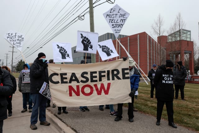  Jewish Voice For Peace members and supporters hold a rally calling for a ceasefire in Gaza outside the Zeckelman Memorial Holocaust Museum in Farmington Hills, Michigan, U.S. December 22, 2023.  (photo credit: REBECCA COOK/REUTERS)