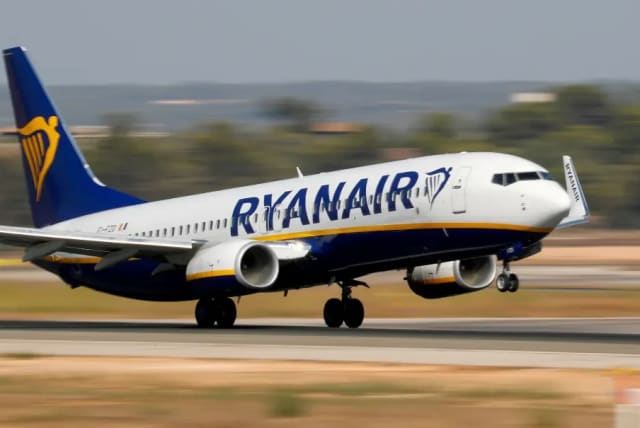 Ryanair plane  (photo credit: (Photo: REUTERS/Paul Hanna//File Photo))