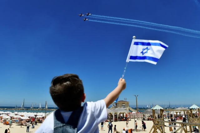   Israel Air Force planes are seen flying on Independence Day, Tel Aviv beach, April 26, 2023 (photo credit: REUVEN CASTRO)