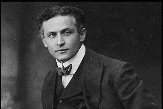  Harry Houdini around 1907  (photo credit: PUBLIC DOMAIN)