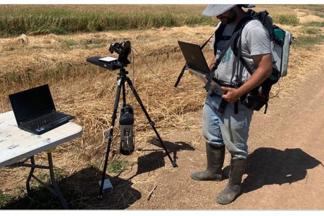  Dual-field of view system for spectral data collection operated by Roy (photo credit: ASAF AVNERI)