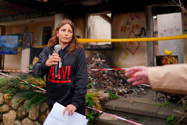  Released hostage Amit Soussana, kidnapped on the deadly October 7 attack by Palestinian Islamist group Hamas, talks to the press in front of her destroyed home at the Kibbutz Kfar Aza, Israel, January 29, 202 (photo credit: REUTERS/ALEXANDRE MENEGHINI)
