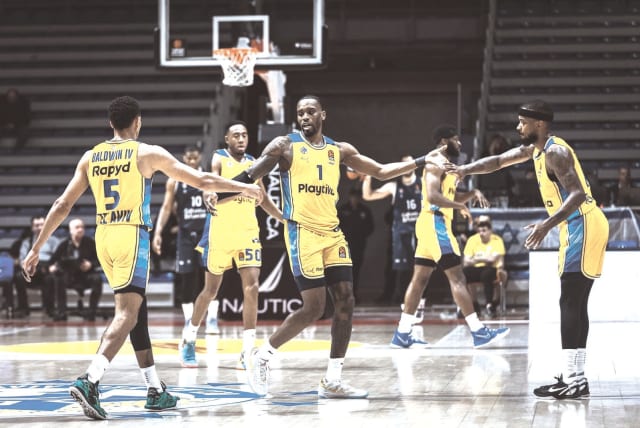  MACCABI TEL AVIV has been playing in almost perfect synchronicity recently in the Euroleague, with six straight victories – including the latest, 95-80 over Valencia – and gearing up for a postseason run. (photo credit: Djorde Kostic)