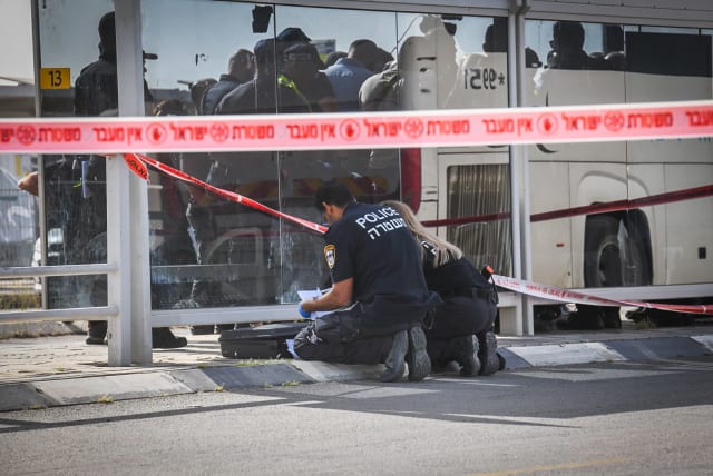  Police at the scene of a stabbing attack at the central bus station in Beersheba, southern Israel, on March 31, 2024.  (photo credit: DUDU GREENSPAN/FLASH90)