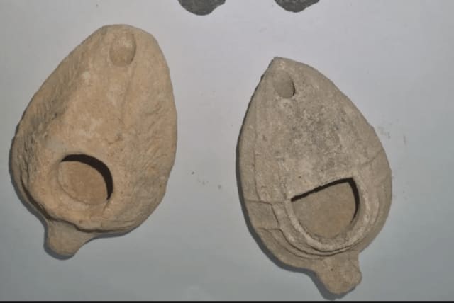 Antigüedades recuperadas en el registro de armas de un sospechoso en el norte de Israel, 28 de marzo de 2024. (photo credit: POLICE SPOKESPERSON'S UNIT)