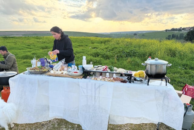  Limor Siegel prepares the food for the soldiers. (photo credit: LIMOR SIEGEL)
