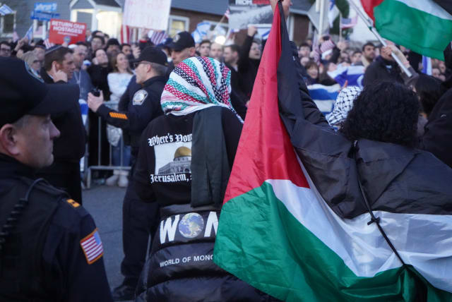   Pro-Palestinian activists rally against ZAKA speaking event outside synagogue in Teaneck, New Jersey.  (photo credit: Courtesy of Bergen Country Jewish Action Committee)