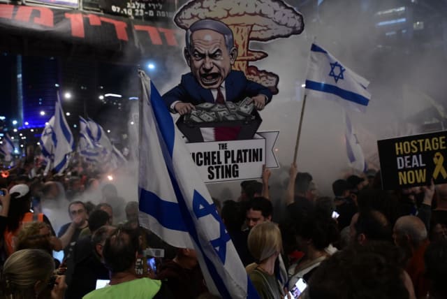  Anti-government protesters demonstrate in Tel Aviv. April 6, 2024 (photo credit: AVSHALOM SASSONI/MAARIV)