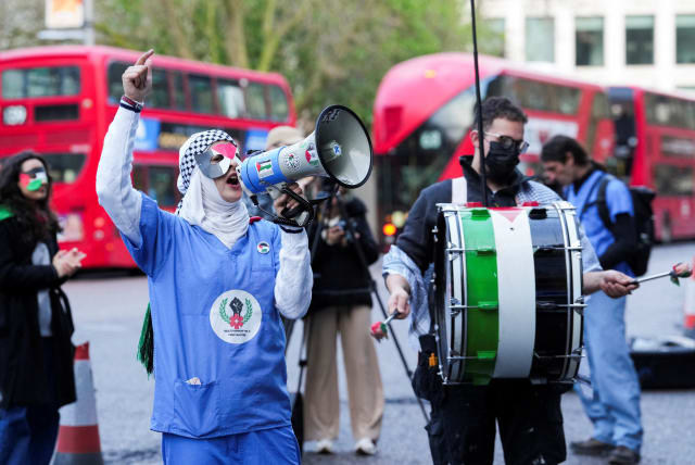  National Health Service (NHS) workers wearing Palestinian keffiyehs protest outside the Wellington House against the contract NHS has with Palantir Technologies UK, amid the ongoing conflict between Israel and the Palestinian Islamist group Hamas, in London, Britain April 3, 202 (photo credit: REUTERS/Maja Smiejkowska)