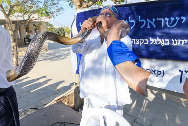  Jews from all over the country gathered to commemorate the bibilical entrance into the land of Israel, April 9, 2024. (photo credit: MEIR ELIPUR)