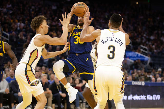 Apr 12, 2024; San Francisco, California, USA; Golden State Warriors guard Stephen Curry (30) drives between New Orleans Pelicans guards Dyson Daniels (11) and CJ McCollum (3) during the third quarter at Chase Center.  (photo credit: D. Ross Cameron / USA TODAY Sports)