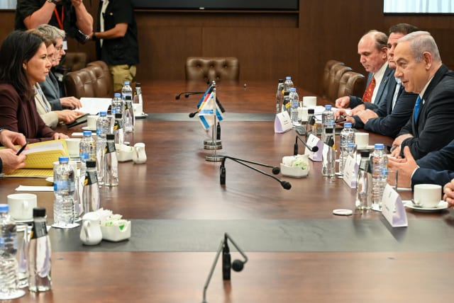 Ο πρωθυπουργός Μπενιαμίν Νετανιάχου συναντά την υπουργό Εξωτερικών της Γερμανίας Ανναλένα Μπάερμποκ. 17 Απριλίου 2024. (πίστωση φωτογραφίας: MAAYAN TOAF / GPO)