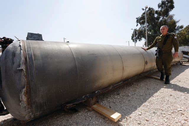  Dead sea missile (photo credit: AMIR COHEN/REUTERS)