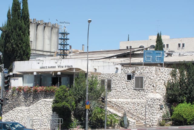  Angel’s Bakery landmark factory store in Givat Shaul, 2010. Note roof menorah, lit during Hanukkah, and light board marking 62 years since state’s founding. (photo credit: Wikimedia Commons)