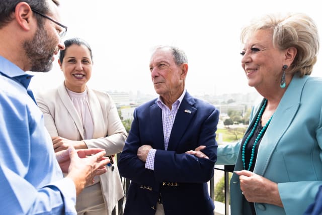   Former New York City mayor and philanthropist Michael Bloomberg hosts a roundtable discussion with municipal leaders throughout Israel from all walks of life  (photo credit: Courtesy of Bloomberg Philanthropies)