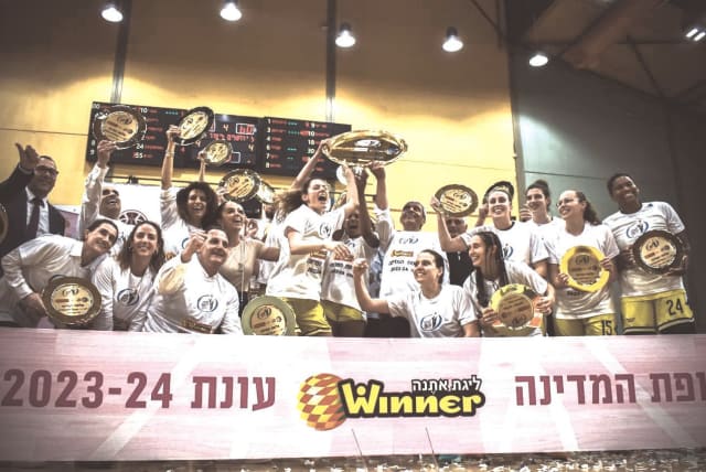  ELITZUR RAMLE celebrates after sweeping Hapoel Lev Jerusalem in three games in the finals to earn back-to-back-to-back Israel league championships. (photo credit: YEHUDA HALICKMAN)