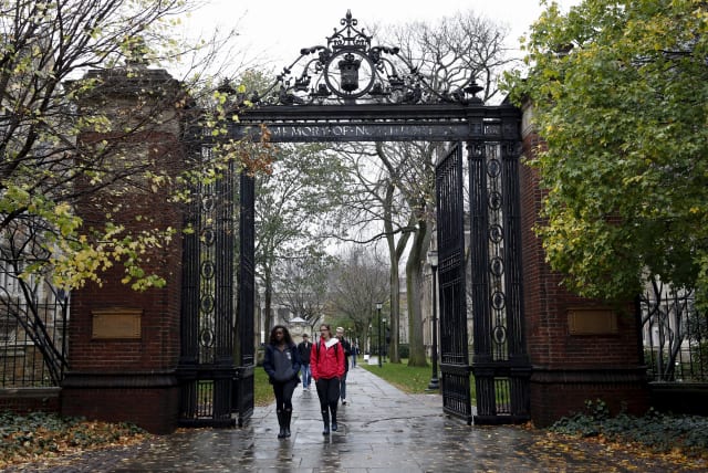 Students walk on the campus of Yale University in New Haven, Connecticut November 12, 2015. More than 1,000 students, professors and staff at Yale University gathered on Wednesday to discuss race and diversity at the elite Ivy League school, amid a wave of demonstrations at US colleges. (photo credit: REUTERS/SHANNON STAPLETON)