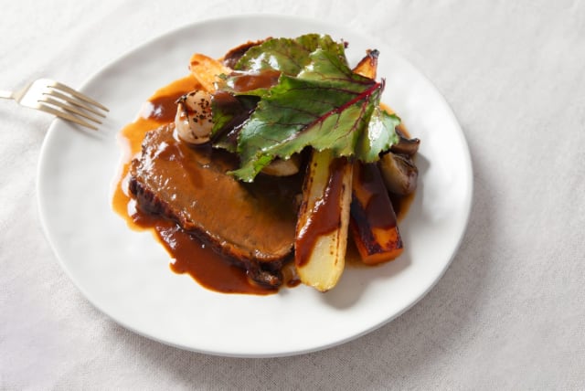  An item on the menu announced on April 21, 2024 by the Laniado Hospital in Netanya: Chilli in wine sauce, confit carrots and mushrooms. (photo credit: Ina David)