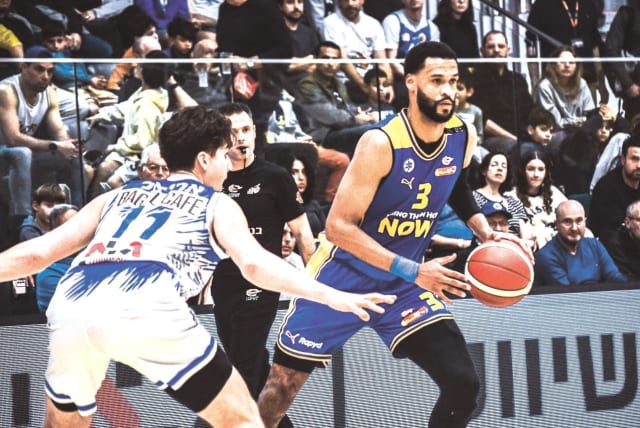  A SELF-DESCRIBED ‘Swiss Army knife’ type of player, Maccabi Tel Aviv forward James Webb (right) does a little bit of everything for the yellow-and-blue. (photo credit: YEHUDA HALICKMAN)