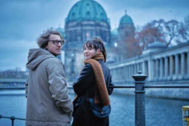 ITAMAR ROTSCHILD y Shira Naor en "Berlín Blues". (photo credit: Nik Konietzny/Yes)