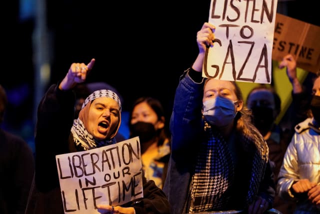  People demonstrate in support of Palestinians in Gaza, during a protest near the annual White House Correspondents’ Association (WHCA) Dinner in Washington, U.S., April 27, 2024.  (photo credit:  REUTERS/Nathan Howard)
